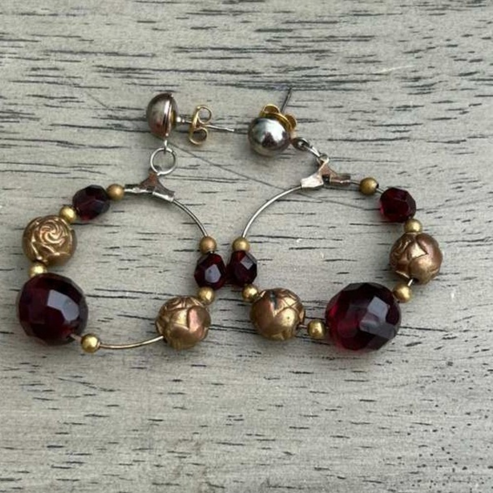 Vintage Garnet Red Faceted Bead Gold Tone Floral Rose Hoop Drop Earrings Womens